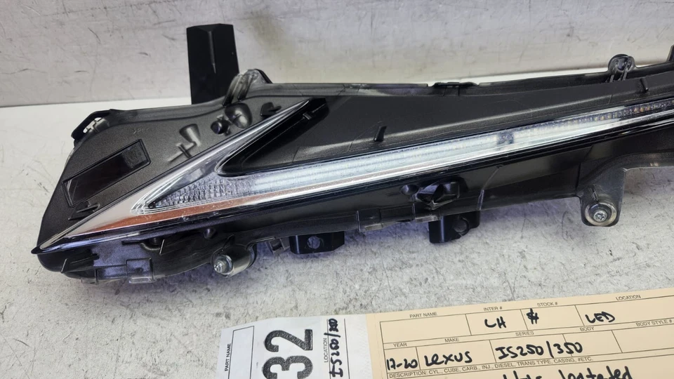 Faro antiniebla LED DRL 2017 2018 2019 2020 LEXUS IS250 IS 350 OEM AY06032 Foto 3 de 4