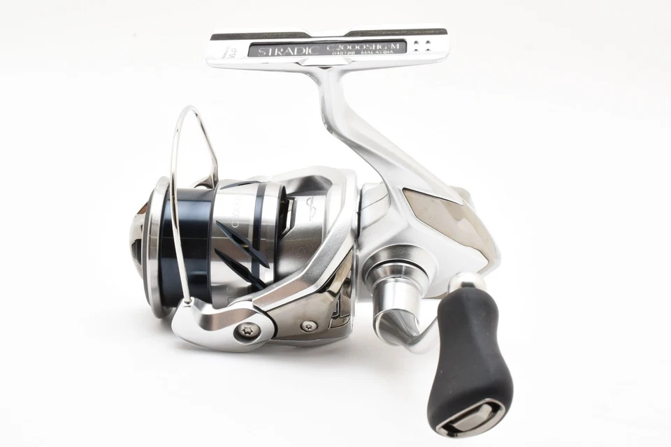 Shimano 23 STRADIC C2000SHG Carrete De Spinning Casi Mint Desde JAPÓN #2562 - Imagen 2 de 4
