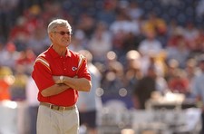 Kansas City Chiefs head coach Dick Vermeil at a game v the San Die- Old Photo