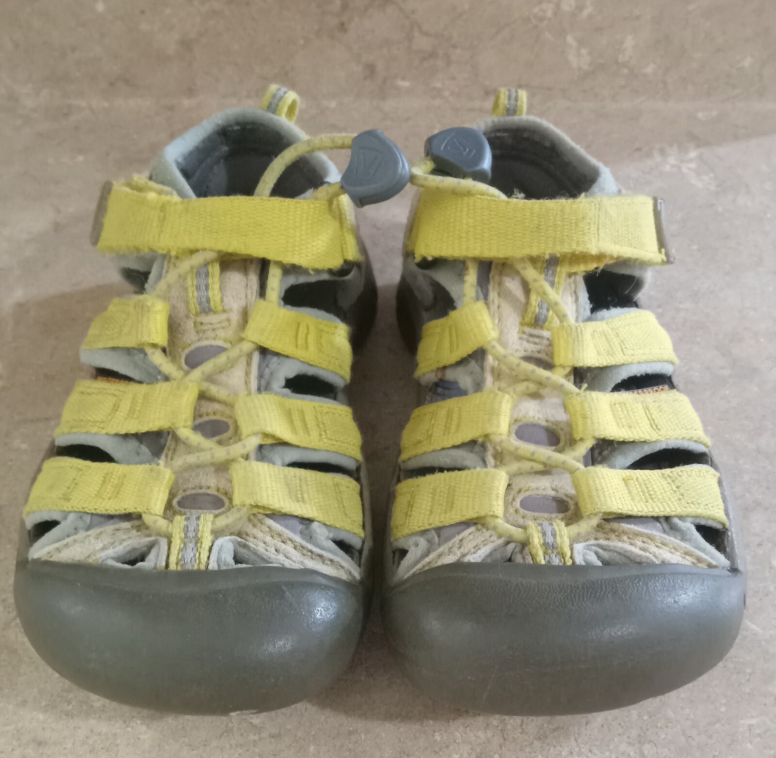 KEEN Sandali impermeabili per bambini gialli taglia 11 (taglia etichetta indossati) lavabili