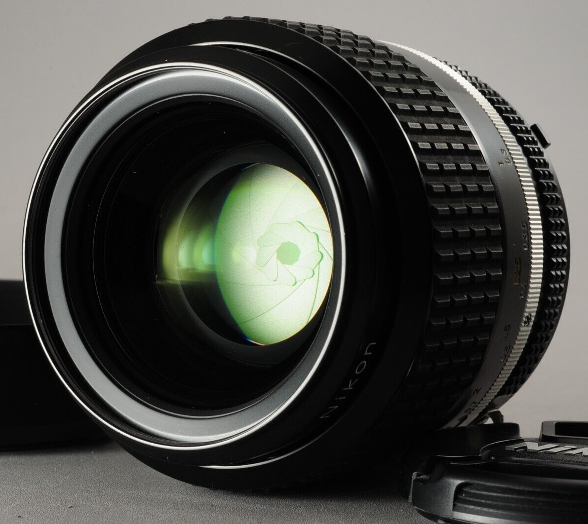 Top Mint SIC Nikon NIKKOR 35mm F/1.4 AIS AI-S Wide Angle Lens Black W/Hood #3246