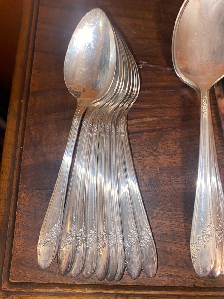 Oneida Community Tudor Plate 1946 Queen Bess II Vintage lot of 50 - Image 3 of 4