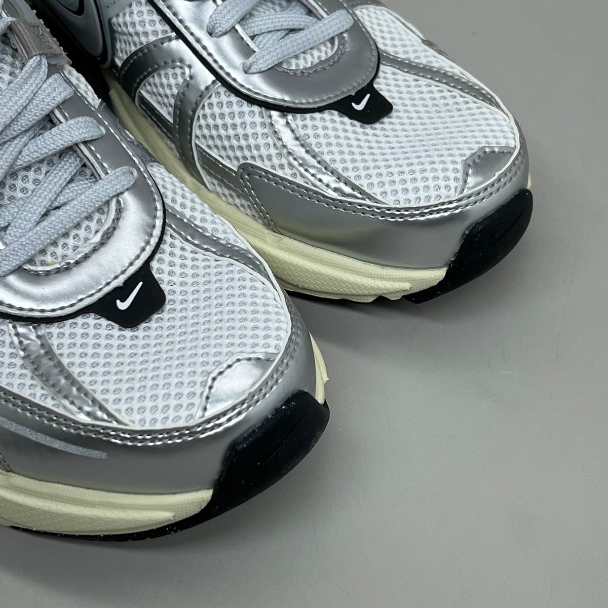 NIKE V2K RUN Sneaker Women's 8 Men's 6.5 Submit White