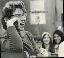 1969 Press Photo Novelist Joanne Greenberg laughs with a sixth grade class