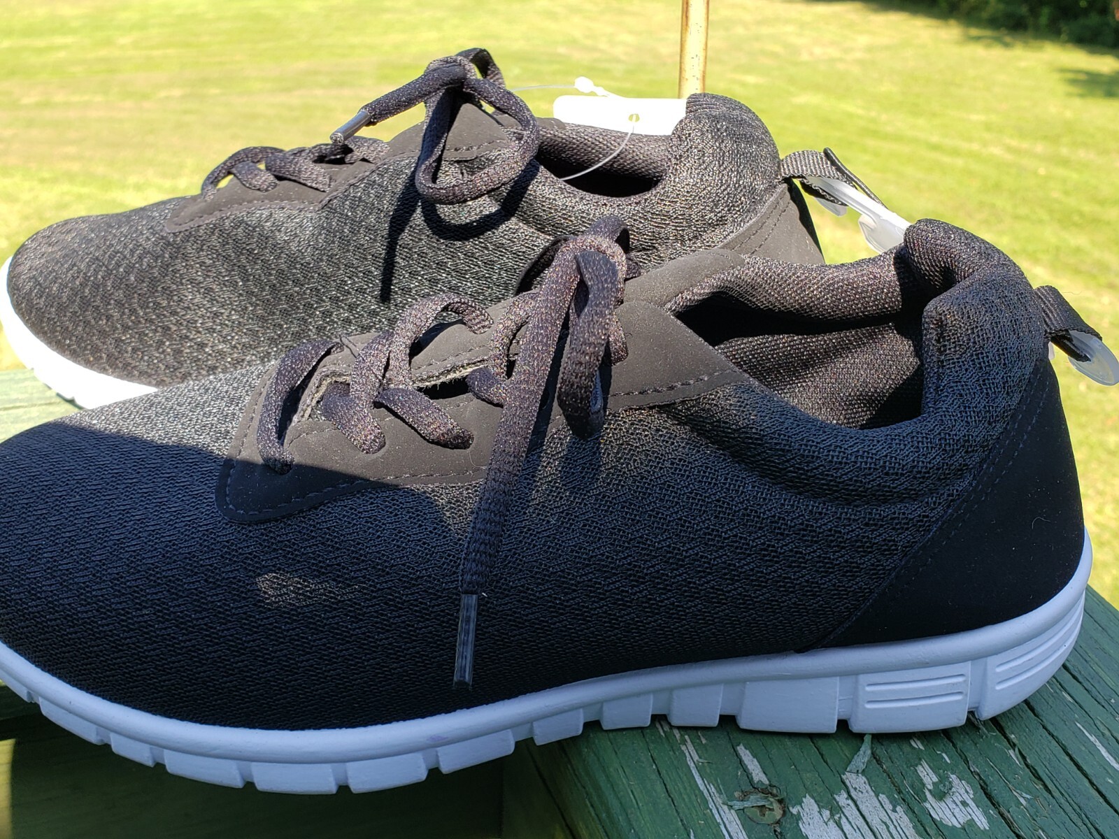 SAOLA Scarpe donna Bobbie Brooks taglia 6 nere a rete con suola bianca NUOVE