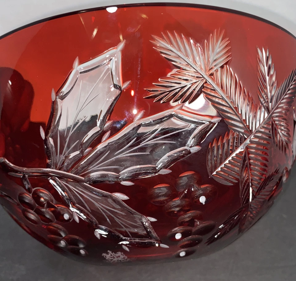 AJKA Design Guild Cristal Rubí Acebo y Pino Cuenco Hecho en Hungría 9" x 4.5" COMO NUEVO Foto 3 de 4