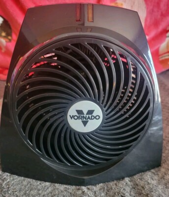 New Vornado VH203 Portable Mini Space Electric Heater for Tabletop Black 