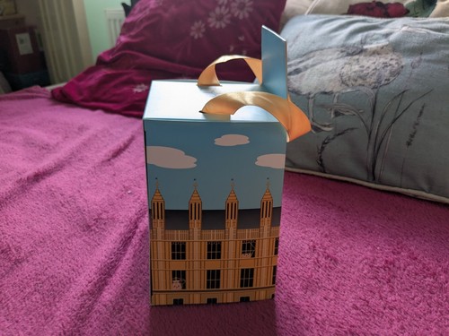 Disney Store 3.5" Tsum Tsum Mickey & Minnie London Themed Set UNOPENED BOXED - Picture 4 of 4