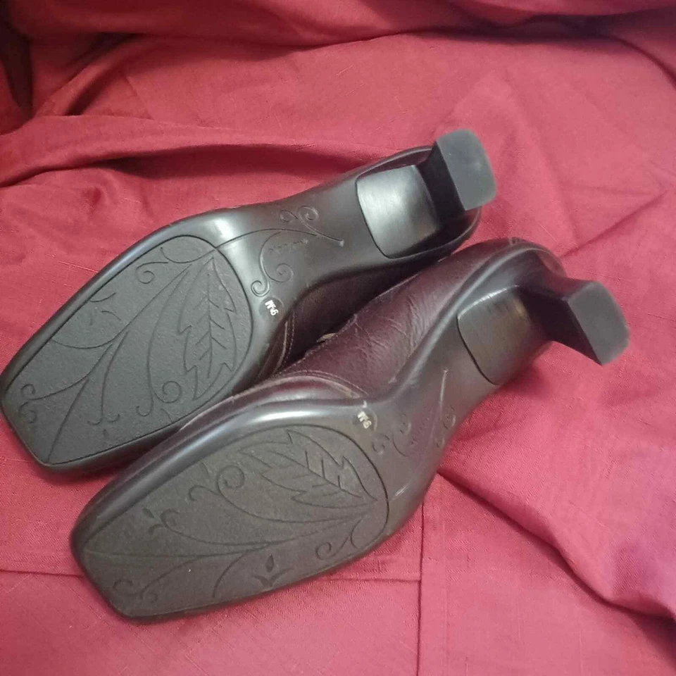 Zapato cómodo de cuero Nurture Mary Jane Pump marrón talla 9 1/2 m Foto 2 de 4