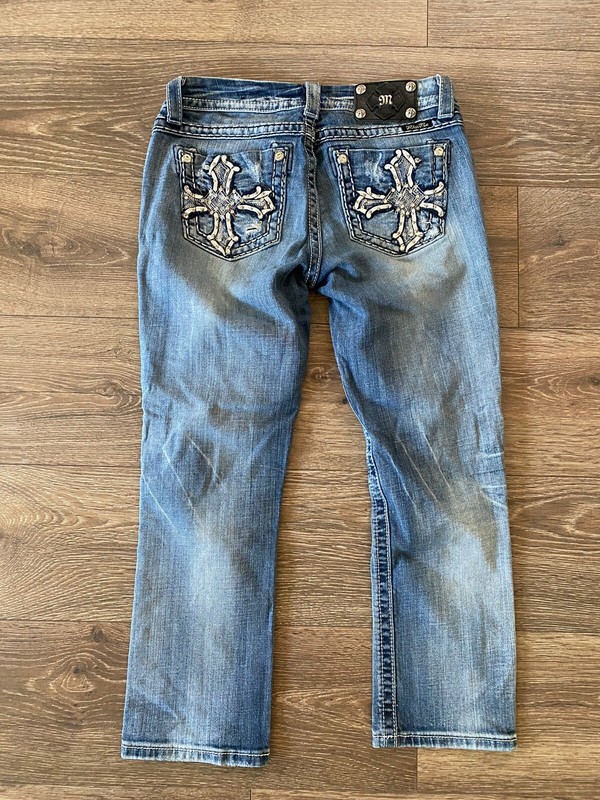 miss me jeans 27 Capris Sequins & Studs Distressed   So Cute Sexy Denim Cross