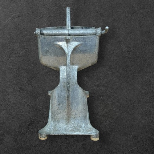 Vintage ALCOA Wear Ever Aluminum Juicer Tall Stand Hand Press Fruit Squeezer - Picture 4 of 11