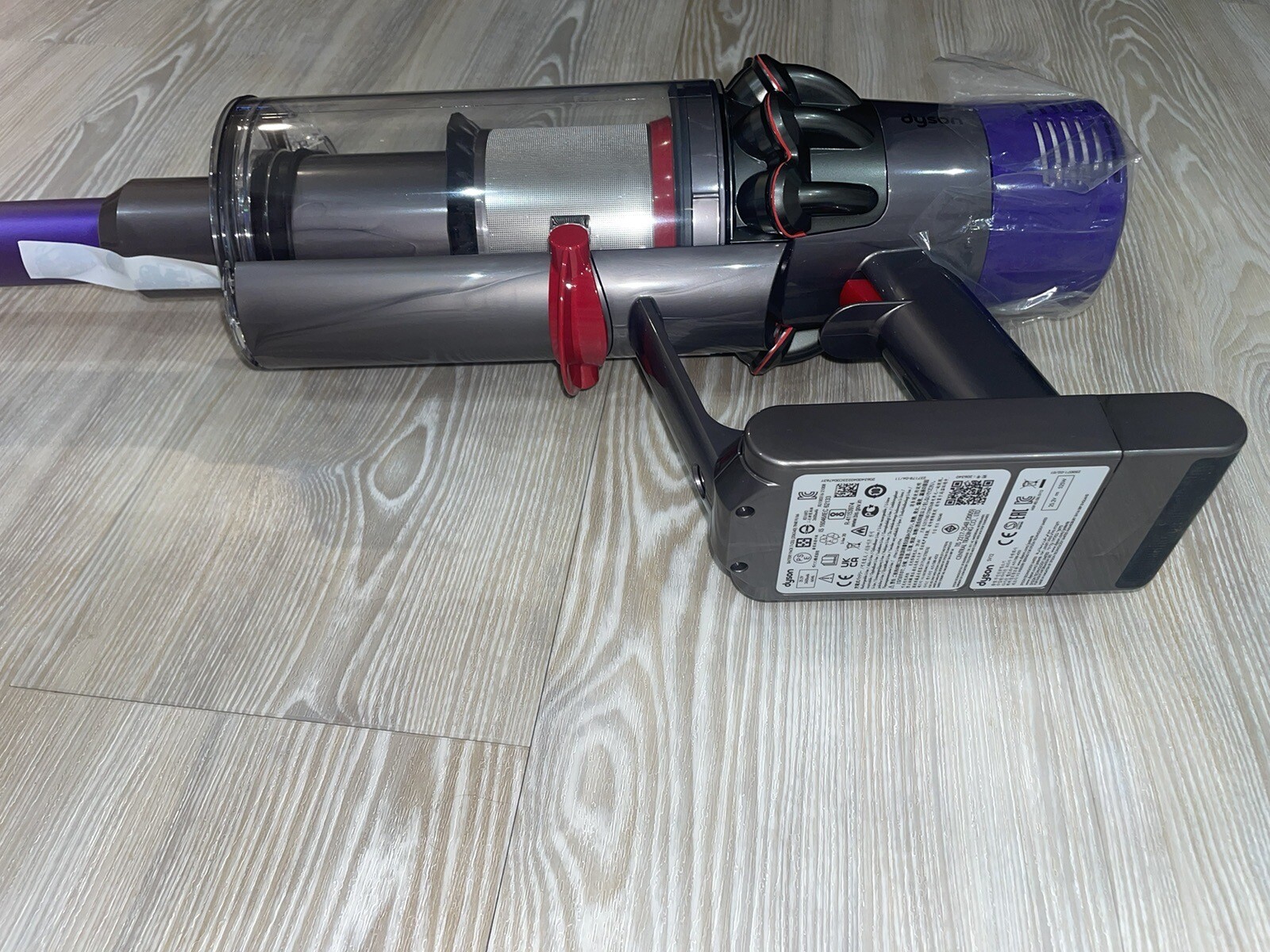 Dyson Cyclone V10 Animal Vacuum Cleaner Purple/Nickel Read