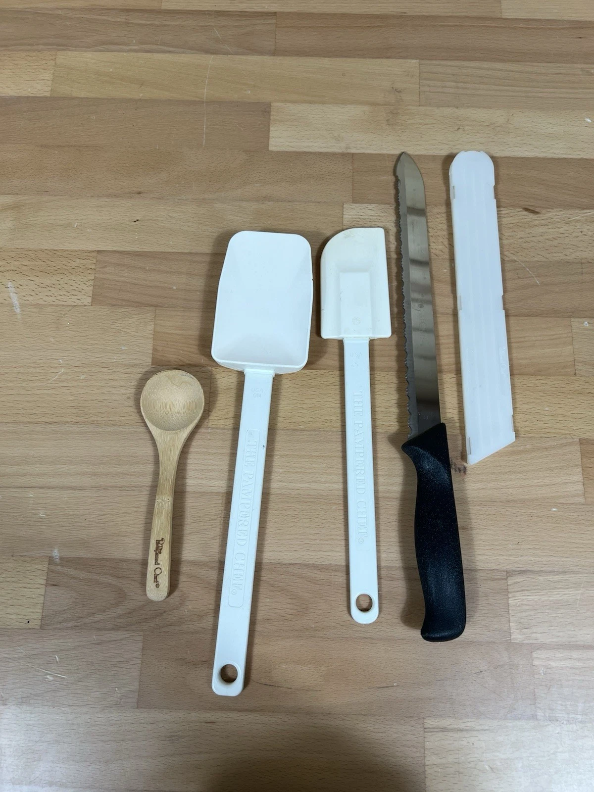 Pampered Chef Mix 'N Scraper 1659 1650 Spatula White 1285 Bread Knife Bamboo
Opens in a new window o