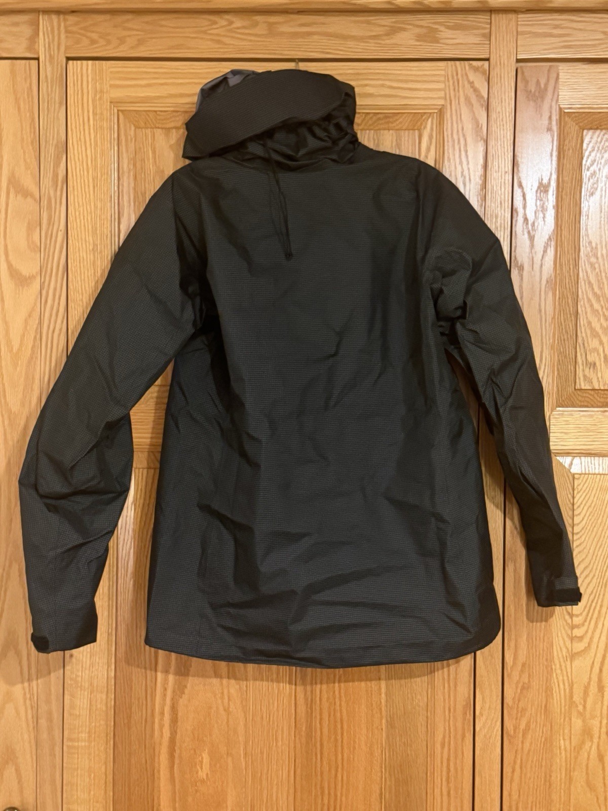 Arc’teryx  ALPHA LIGHTWEIGHT ANORAK WOMEN'S Medium, Hadron Gore-Tex, Black image 4