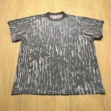 Vintage 1980s or 1990s Realtree bark and leaf camouflage pocket t-shirt XL