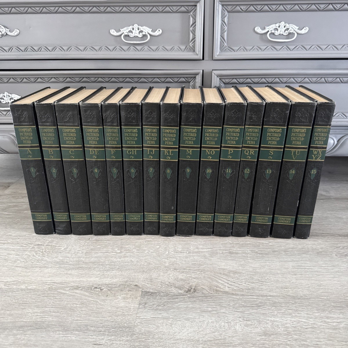 洋書 1976 EDITION compton's encyclopedia Vintage set Of Compton's Pictures Encyclopedia And Fact