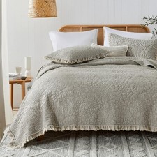 Quilt King Size 106 x96 Beige Ruffled Lightweight 3 Piece Bedding Set HORIMOTE