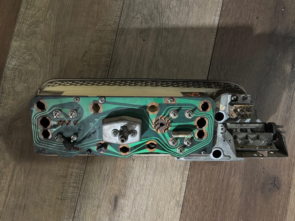 Cuadro de instrumentos velocímetro Cherokee FSJ J10 1973-85 Foto 3 de 4