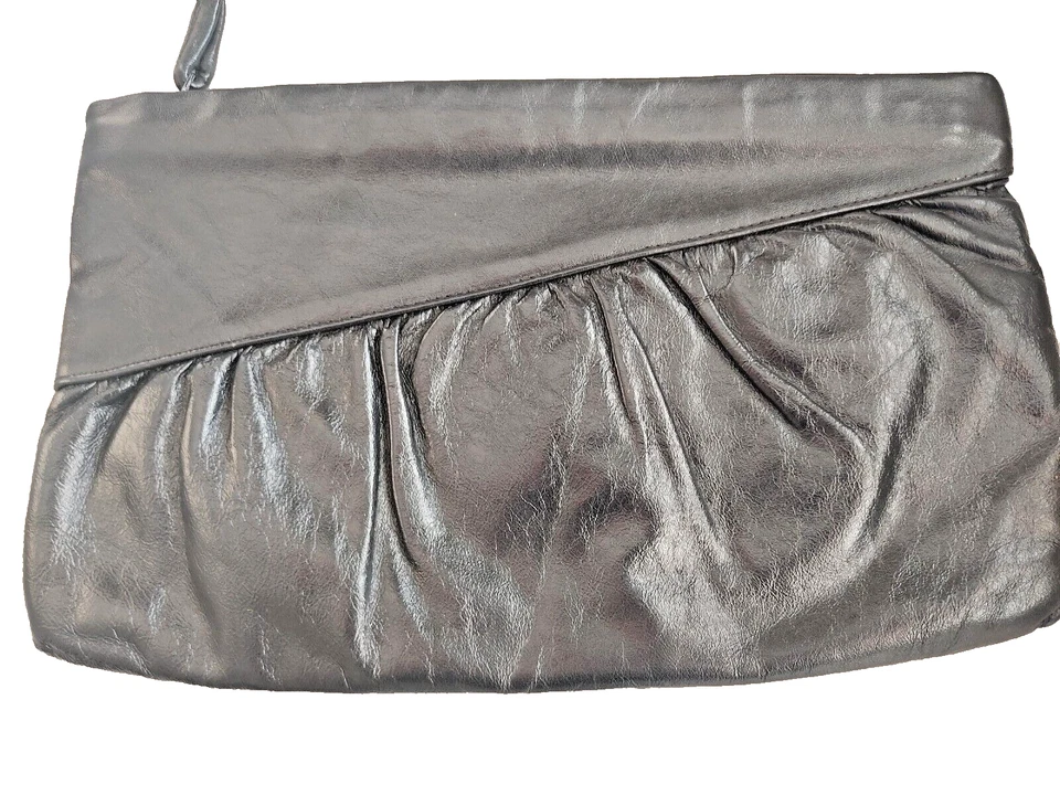 Bolso sin asas Brixton vintage de cuero negro para mujer Foto 2 de 4