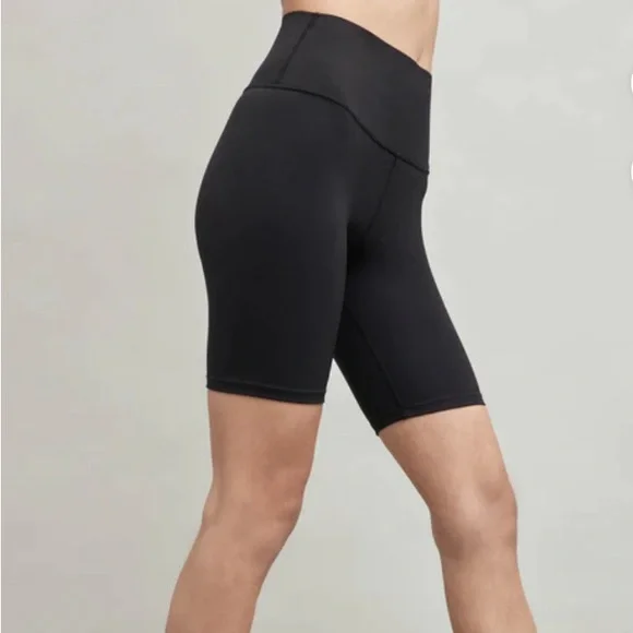NWT- Carbon38 High Rise Black Bike Short in Diamond Compression XS