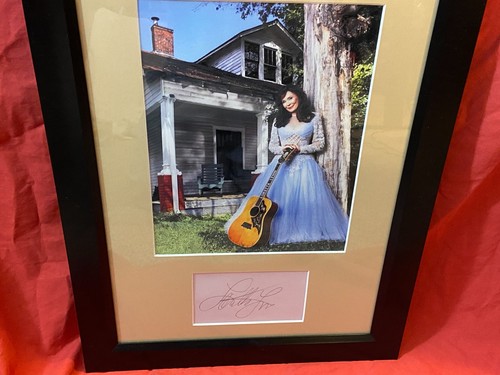 LORETTA LYNN AUTOGRAFATA FIRMATA STAMPA INCORNICIATA 14X18 MUSICA COUNTRY VAN LEAR ROSE - Foto 3 di 4