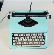 Royal Classic Vintage Typewriter (Mint)