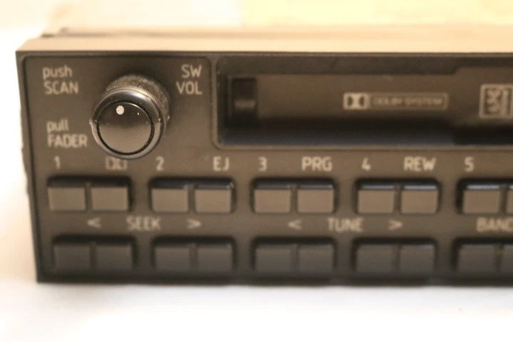 OEM Peugeot 405 RADIO Stereo CASSETTE Car Parts Replacement- NOT TESTED Vintage - Image 2 of 4