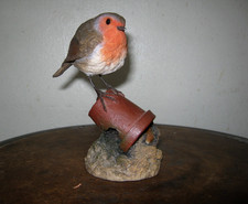 Beautiful Hand Painted Arden Sculpture Robin on Pot #001