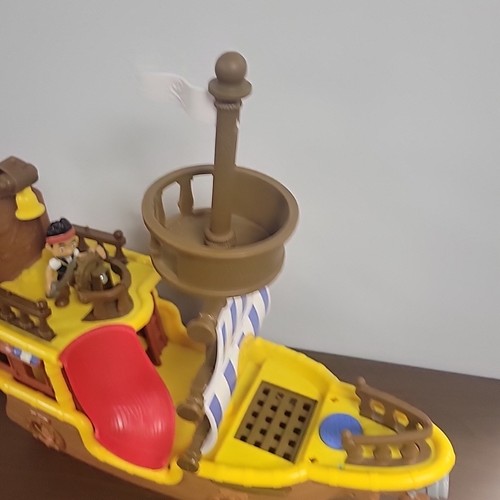 Disney Jake and the Neverland Pirates Large Ship with Figure 2013 - Picture 5 of 8