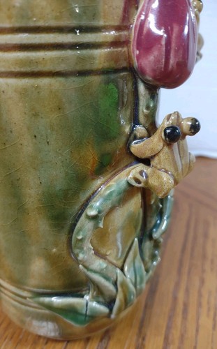 Metallica Frosch Keramik Vase handgeformt 3-D Frösche & Rosendornen Vintage knisternd - Bild 3 von 10