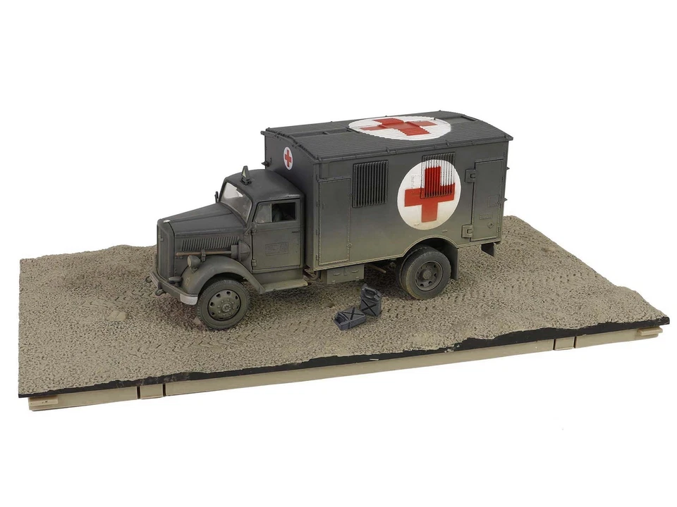 2023 Opel Blitz Kfz.305 Ambulance Diecast Model - German Army, 1/32 Scale, We... - Image 2 of 4