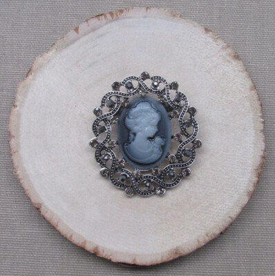 Broche Vintage Style Camée Avec Cristaux - Bijou Ancien Couleur Argent, Référence 4726, Occasion