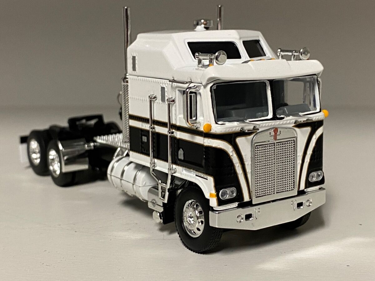 【超安い】 KENWORTH WHITE & BLACK 1/64 DCP K100 W FRAME LONG AERODYNE 建設車両、作業車
