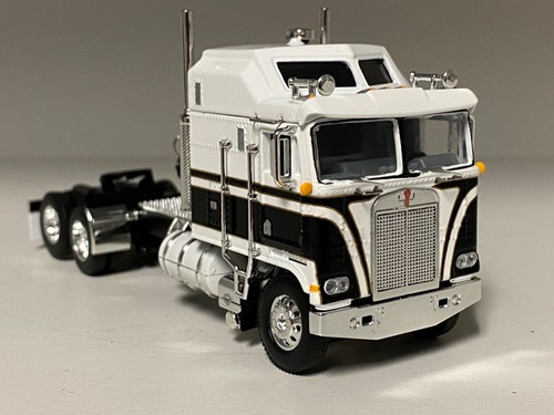 DCP 1/64 60-1558 BLACK & WHITE KENWORTH K100 AERODYNE LONG FRAME W/TK REEFER NIB - Picture 4 of 10