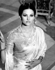 Claudia Cardinale dresses the part of oriental princess Dahla in t- Old Photo