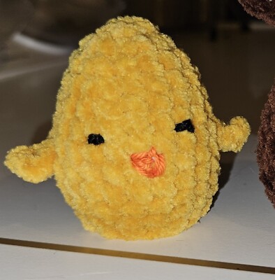 Ostergeschenk gehäkeltes Küken (passt auf ein cremefarbenes Ei)