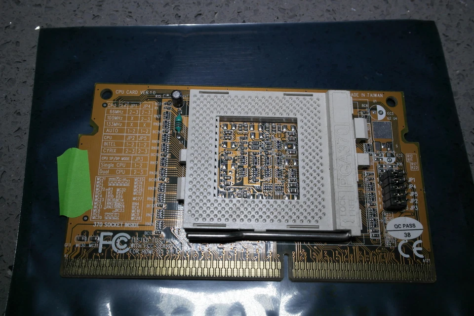 Slot 1 socket PGA 370 adatper slotket for Pentium II/ III CPUs  - Image 2 of 2