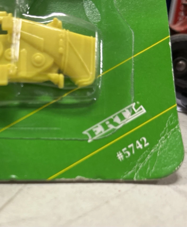 John Deere Lawn & Garden Lawn Mower Tractor Model 455 Mower Deck Tiller 1/32 - Image 2 of 4