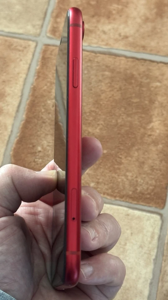Apple iPhone XR - 64GB - Product Red - Immagine 3 di 4
