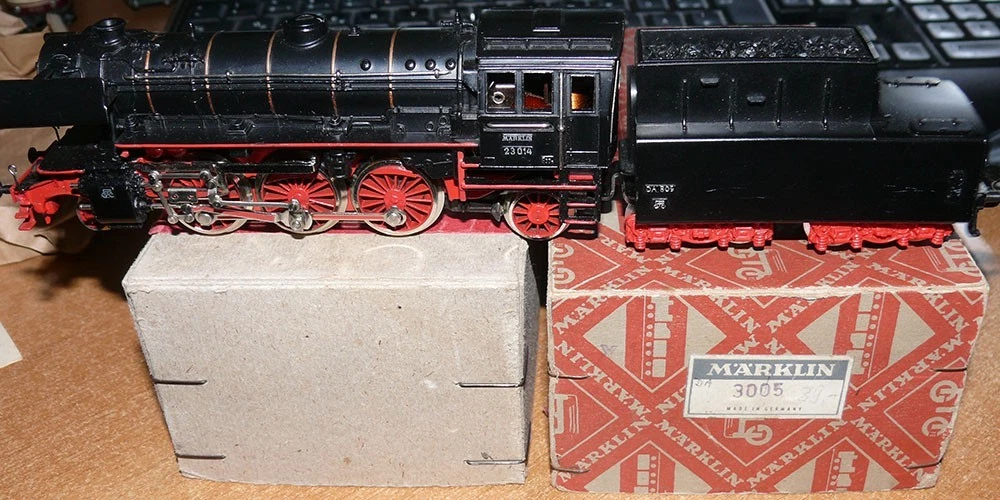 Märklin 3005 , Dampflok der DB , BR 23, neu ,Ovp , 1957,breite Vorentkupplung