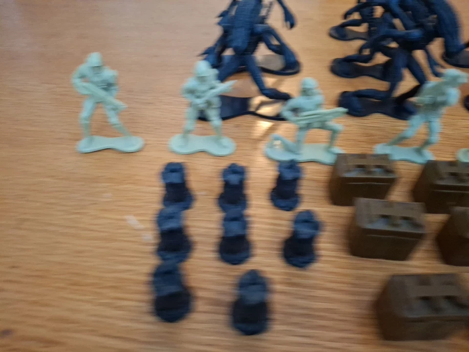 Lote de figuras de marines Palisades TreeHouse niños extraterrestres tierra USCM Foto 3 de 4