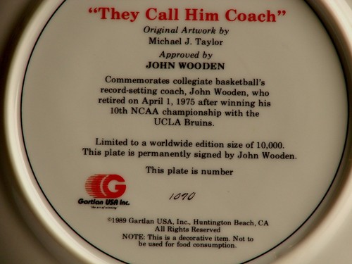JOHN WOODEN UCLA Bruins 2 Plate Combo Gartlan USA 8 1/2" Plate & 3 1/4"  Mini - Picture 6 of 9