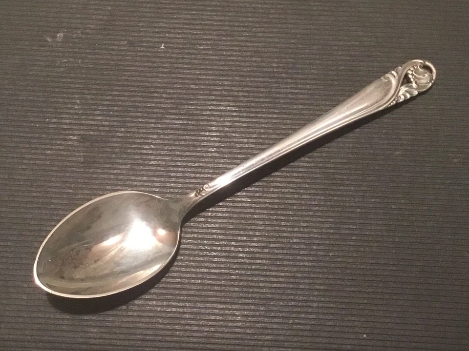 Cuchara de pomelo Spring Glory de International de plata esterlina 11 gramos Foto 2 de 4