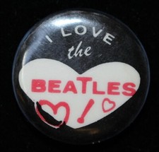 VINTAGE 1964 “I LOVE THE BEATLES” NEMS-HONRATH PINBACK - UK VERSION - RARE