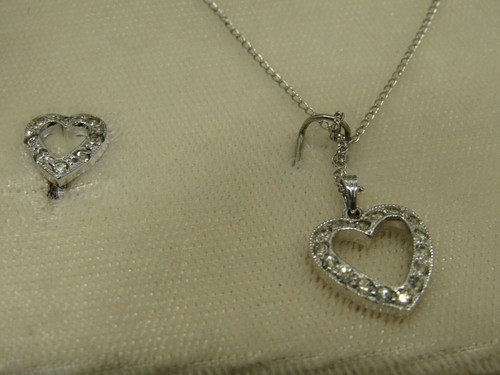 OLD VINTAGE STERLING SILVER SET NECKLACE EARINGS HEART SHAPE SPARKLING ORG. CASE - Picture 2 of 4