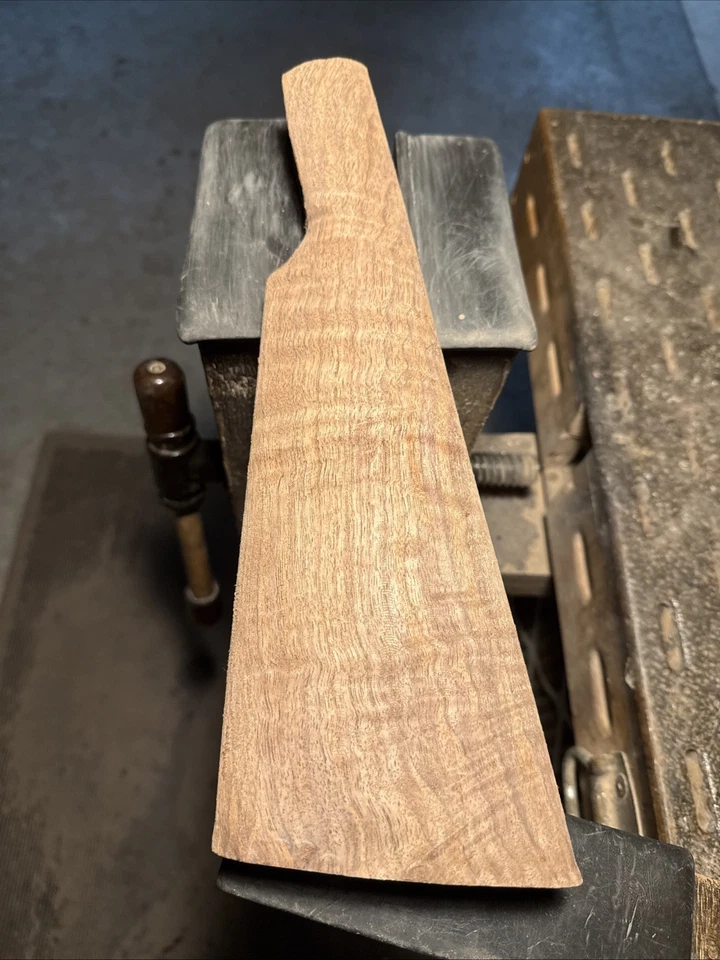 Marlin Modelo 336-39A Empuñadura Recta Elegante Negro Nogal Semi-Entrada Foto 4 de 4