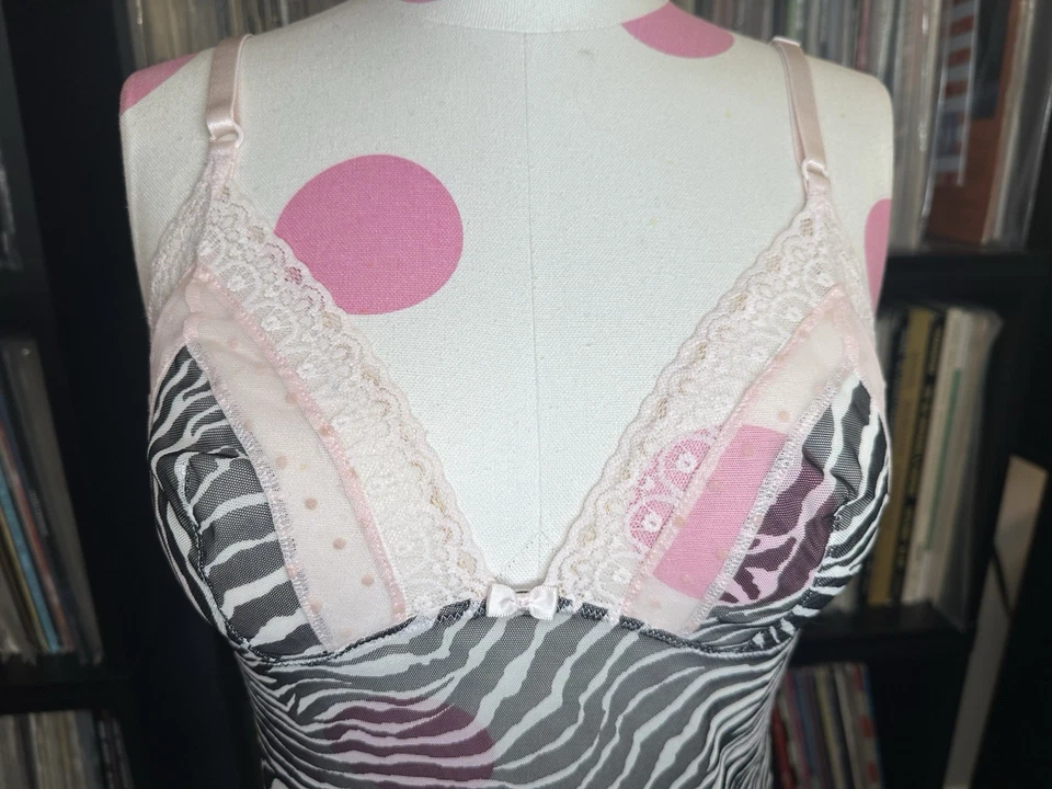 Camisola de malla con estampado de cebra Dolce & Gabbana D&G Y2K Top transparente encaje rosa Foto 4 de 4