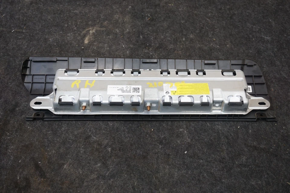 Airbag delantero derecho pasajero rodilla negro OEM 72129181133 BMW 528 535 550 2011-16 Foto 3 de 4