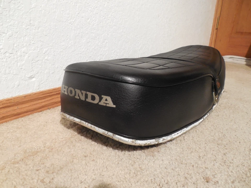 Honda CB 350F 1973 cuatro asientos Foto 3 de 4