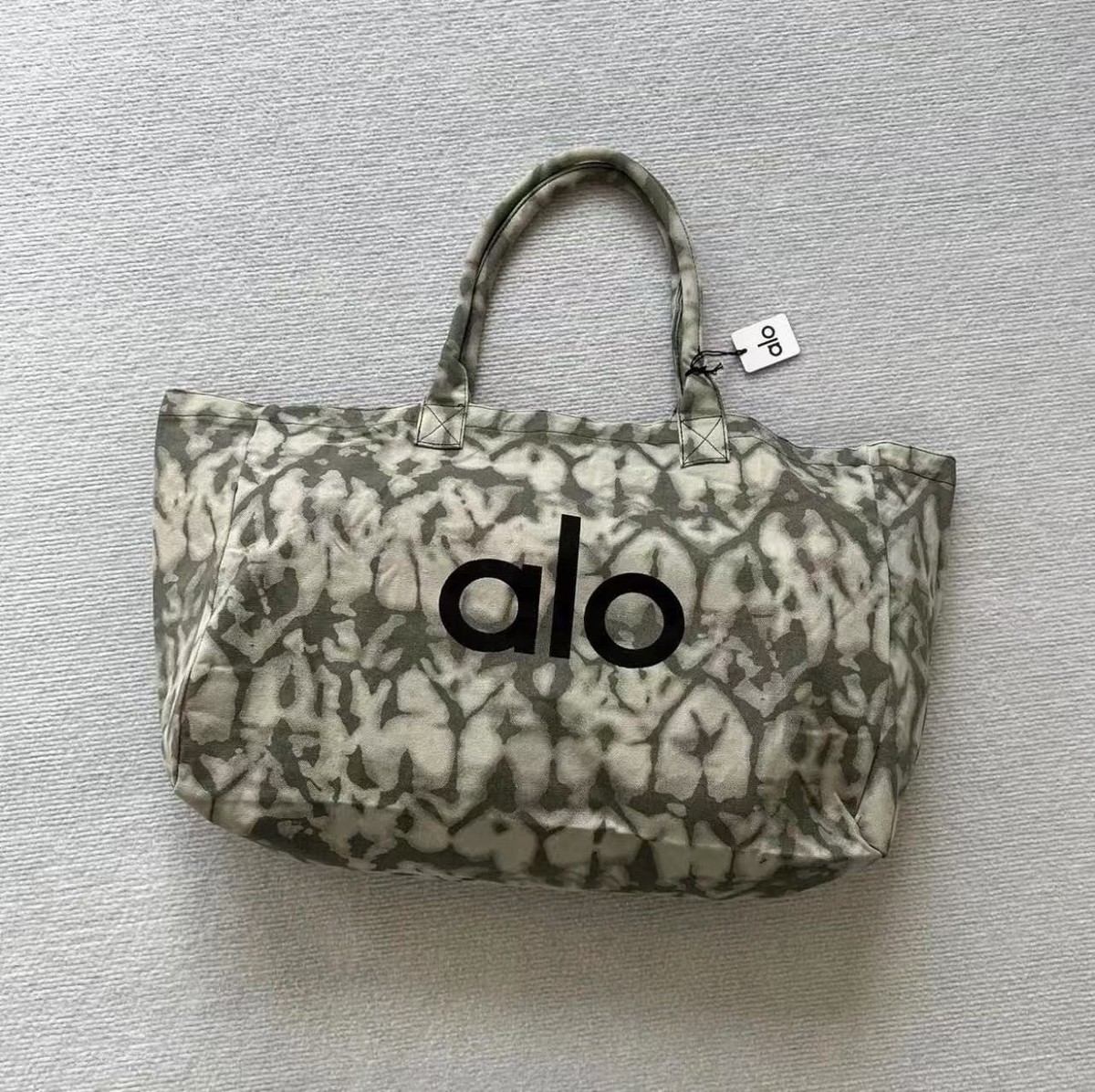 ALO Yoga Large Gray Tie Dye Tote Bag Gym Beach Travel Carryall